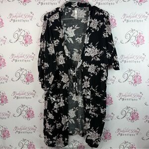 Spiritual Gangster cardigan flowy robe style shirt Black and White Floral Kimono